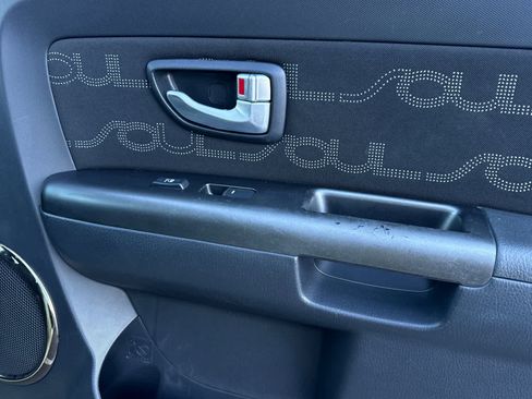 Used 2013 Kia Soul + image 17