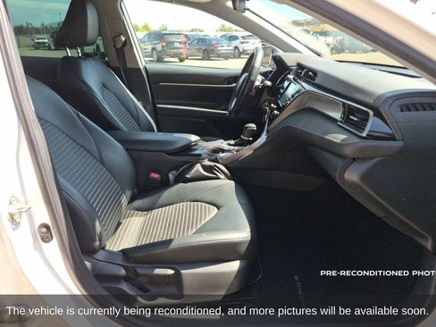 Used 2019 Toyota Camry SE w/ Carpet Mat Package FWD image 13