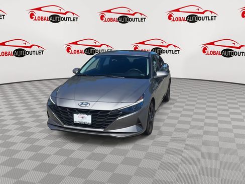 Used 2023 Hyundai Elantra Blue FWD image 3