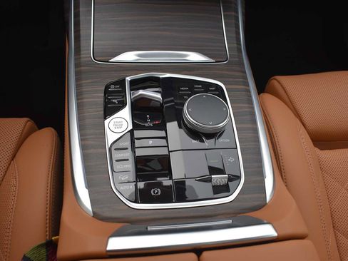Used 2026 BMW X7 xDrive40i w/ Premium Package AWD/4WD image 26