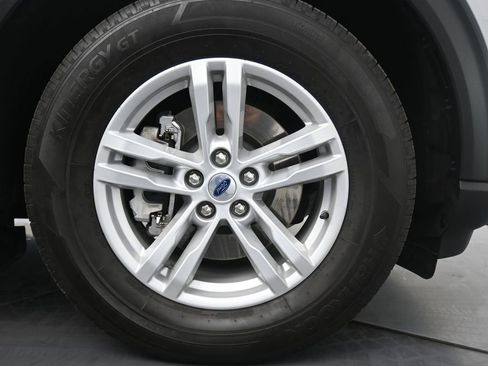 Used 2024 Ford Explorer XLT RWD image 8