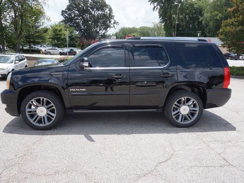 Used 2013 Cadillac Escalade Premium image 2