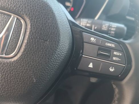 Used 2025 Honda Pilot EX-L image 18
