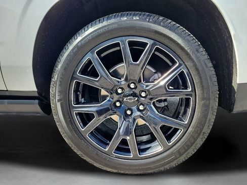 Used 2024 Chevrolet Suburban High Country AWD/4WD image 9