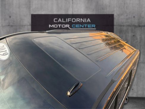 Used 2019 Chevrolet Suburban LT RWD image 12