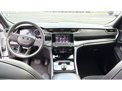 Used 2024 Jeep Grand Cherokee Altitude AWD/4WD image 31