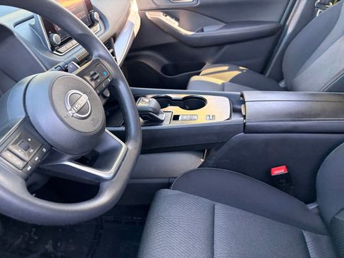Certified 2024 Nissan Rogue SV FWD image 17