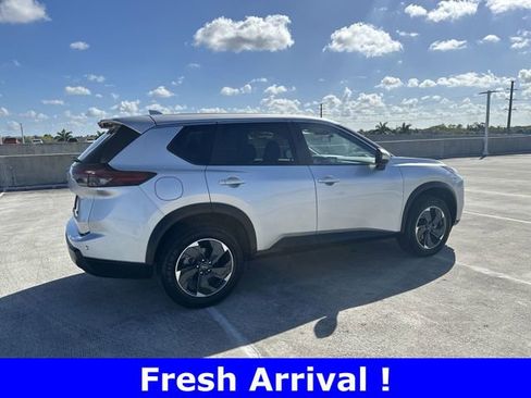 Used 2024 Nissan Rogue SV image 21