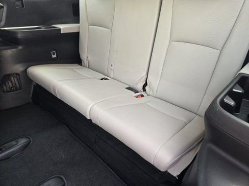 Used 2024 Toyota Grand Highlander AWD image 31