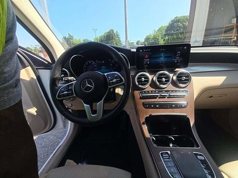 Used 2021 Mercedes-Benz GLC 300 4MATIC image 10
