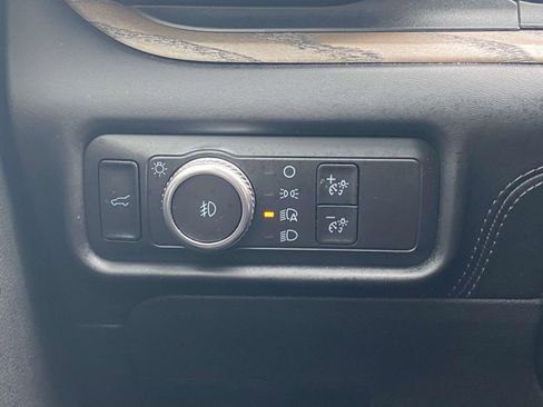 Used 2020 Ford Explorer Platinum w/ Premium Technology Package image 29