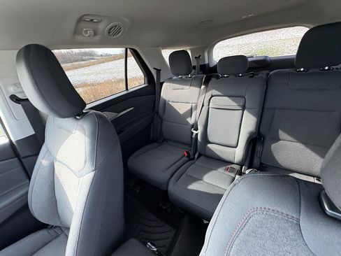 Used 2025 Ford Explorer Active image 34