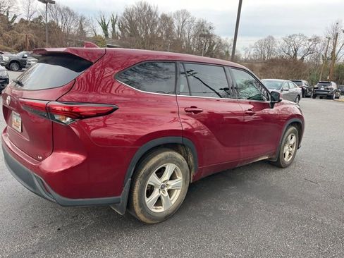 Used 2021 Toyota Highlander LE image 5