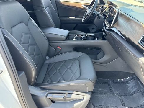 Used 2025 Volkswagen Atlas SE FWD image 9