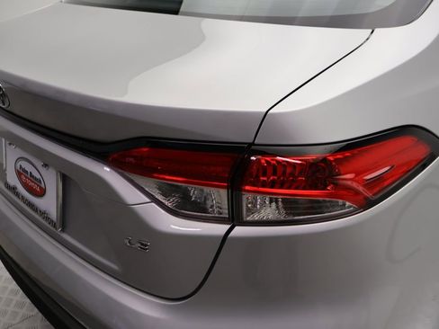 Used 2025 Toyota Corolla LE FWD image 9