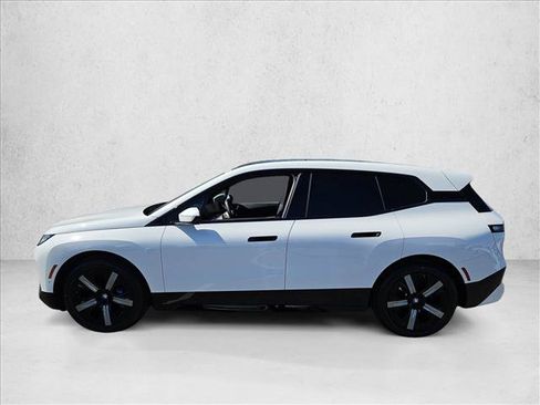 Used 2024 BMW iX xDrive50 w/ Sport Package AWD/4WD image 9