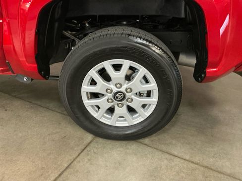 Certified 2025 Toyota Tacoma SR5 AWD/4WD image 26
