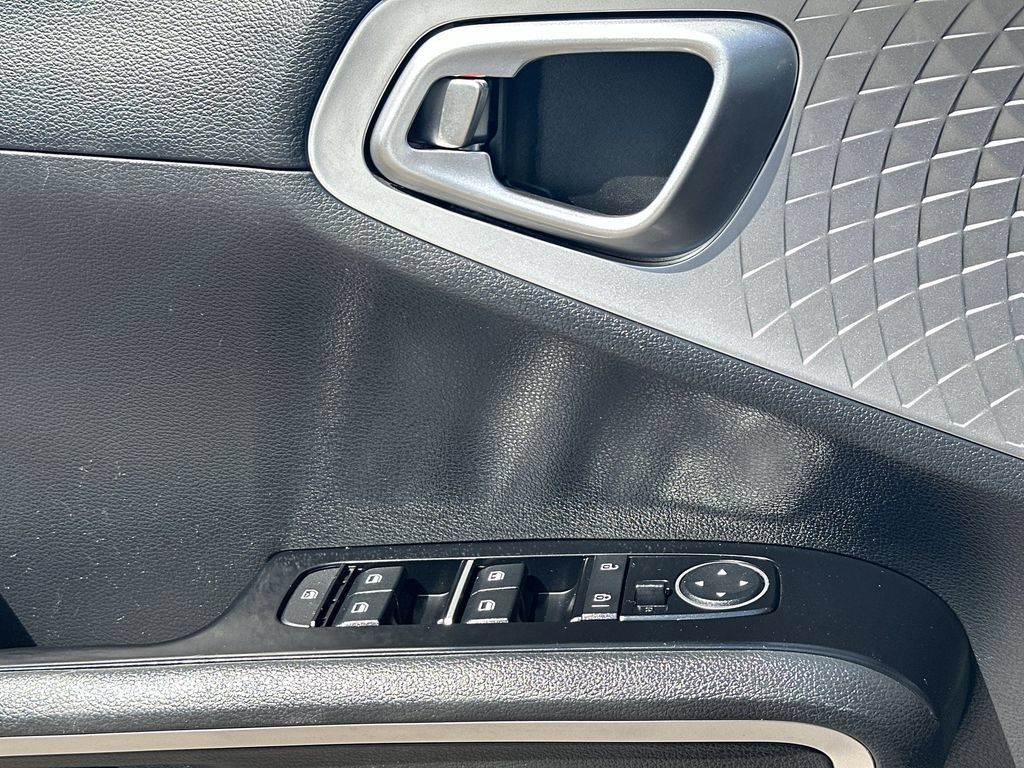 Used 2024 Kia Soul LX w/ Option Group 015 FWD image 29