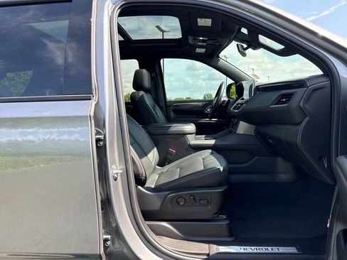 Used 2021 Chevrolet Tahoe RST w/ Luxury Package AWD/4WD image 11