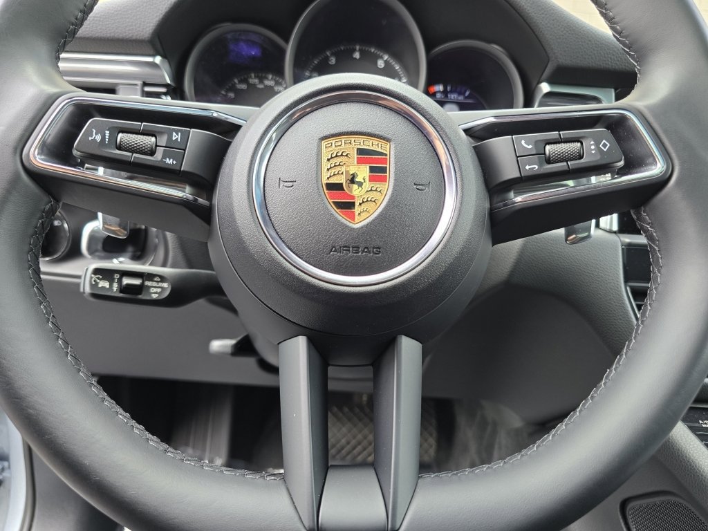 Certified 2024 Porsche Macan AWD/4WD image 45