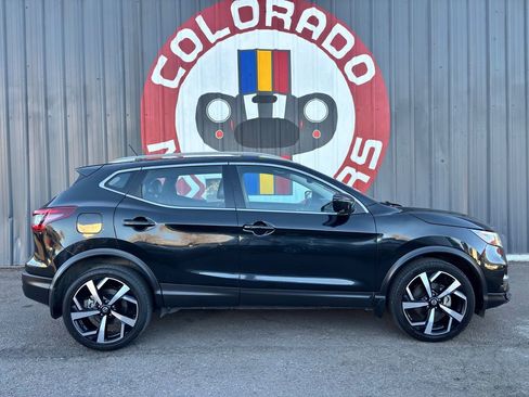 Used 2022 Nissan Rogue Sport SL w/ Premium Package image 2