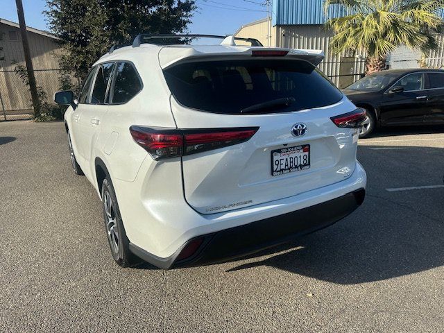 Used 2023 Toyota Highlander XLE AWD/4WD image 7
