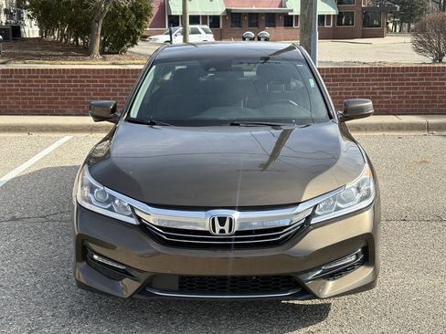 Used 2017 Honda Accord Hybrid Sedan image 5