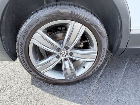 Used 2018 Volkswagen Tiguan SEL Premium image 31