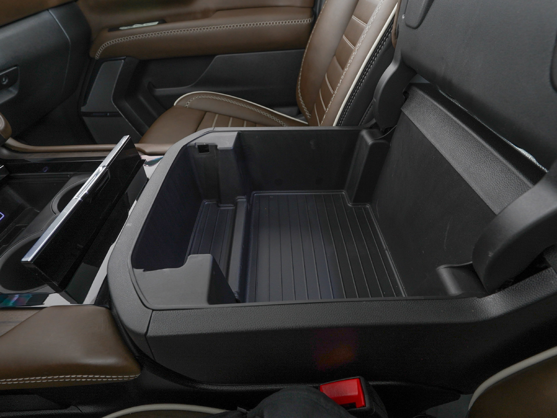 Used 2026 GMC Yukon Denali Ultimate w/ LPO, Floor Liner Package AWD/4WD image 34