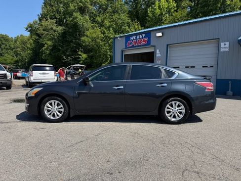 Used 2015 Nissan Altima 2.5 S w/ Sport Value Package FWD image 2