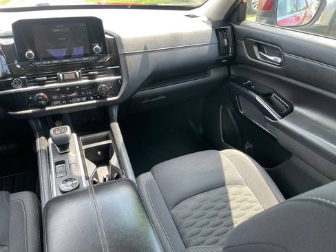 Certified 2024 Nissan Pathfinder SV w/ Black Appearance Package AWD/4WD image 13