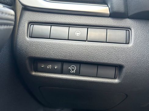 Used 2023 Nissan Rogue SV image 19