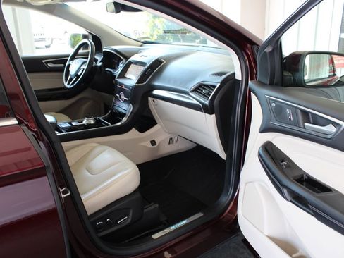 Used 2019 Ford Edge Titanium w/ Equipment Group 301A image 40