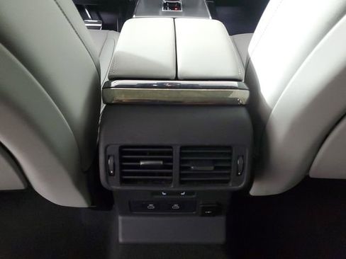 Used 2025 Land Rover Range Rover Velar Dynamic SE image 14