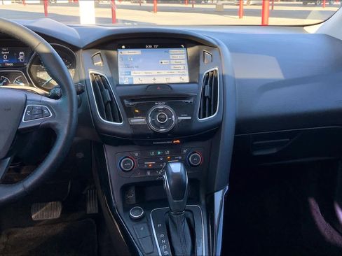 Used 2017 Ford Focus Titanium image 7