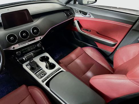 Used 2018 Kia Stinger GT1 image 11