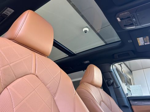 Certified 2026 Toyota Highlander Platinum AWD/4WD image 18