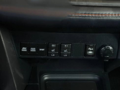 Used 2018 Toyota RAV4 SE w/ Advanced Technology Package AWD/4WD image 31