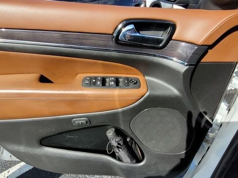 Used 2021 Jeep Grand Cherokee Overland w/ Trailer Tow Group IV image 3