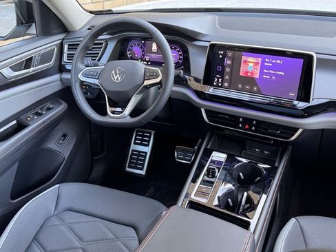 Used 2024 Volkswagen Atlas Peak Edition SE image 44