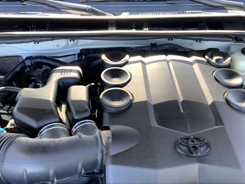 Used 2021 Toyota 4Runner Venture AWD/4WD image 32