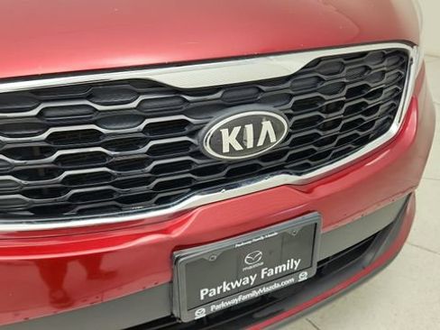 Used 2019 Kia Sorento FWD image 12