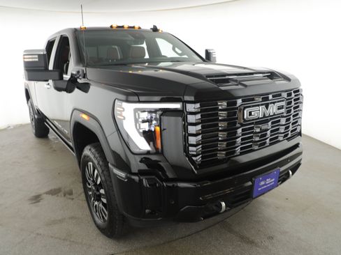Used 2025 GMC Sierra 2500 Denali Ultimate image 3