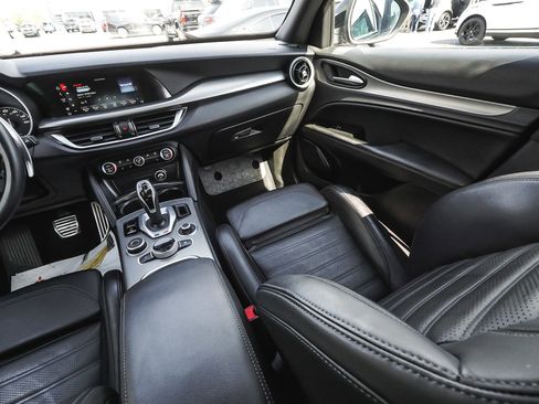 Used 2022 Alfa Romeo Stelvio Veloce AWD/4WD image 46
