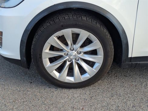 Used 2019 Tesla Model X 100D image 9