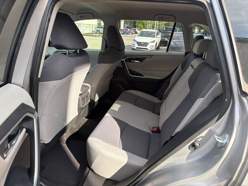 Used 2021 Toyota RAV4 XLE FWD image 11