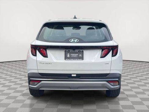 Used 2025 Hyundai Tucson SE AWD/4WD image 6