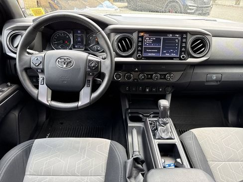 Used 2020 Toyota Tacoma TRD Off-Road w/ Technology Package image 13