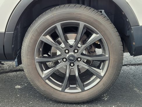 Used 2018 Ford Explorer XLT w/ Equipment Group 202A AWD/4WD image 10