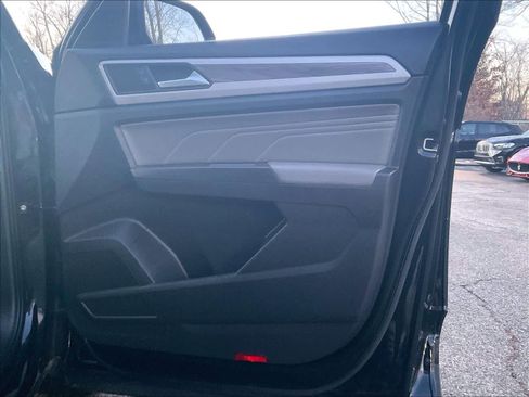 Certified 2022 Volkswagen Atlas Cross Sport SE image 12